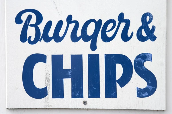 Burger und Chips — Stockfoto
