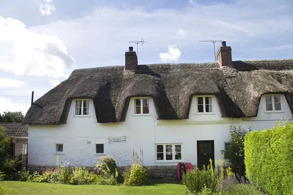 Mooie cottage en tuin — Stockfoto