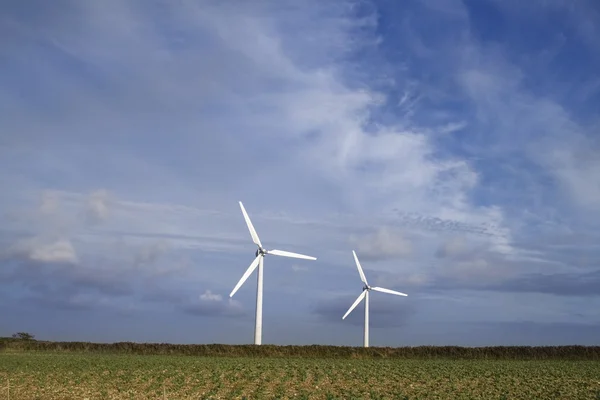 Energia eólica em ambiente rural — Fotografia de Stock