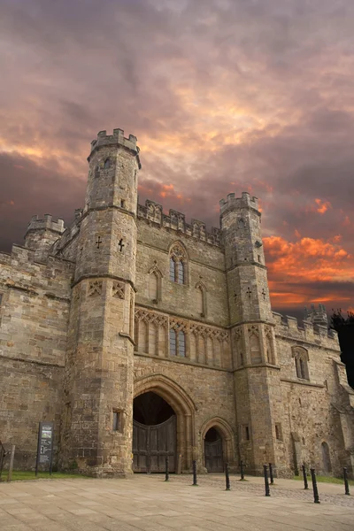 Utsidan Den Berömda Abbeyen Byggdes William Erövraren Platsen För Slaget — Stockfoto