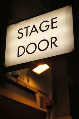 sahne kapısı