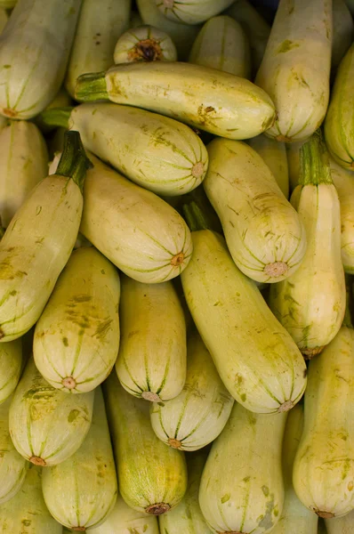 Färska Naturliga Zucchini Till Bakgrund — Stockfoto