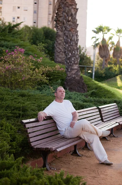 Man on the bench . — Stock Photo, Image