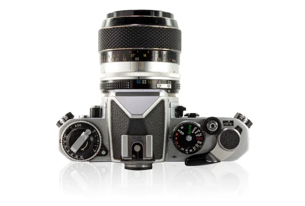 Vecchia fotocamera reflex isolata su sfondo bianco — Foto Stock