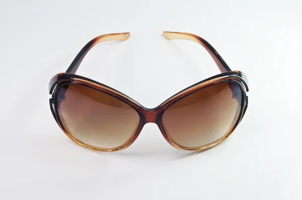 Stylische Sonnenbrille über weißem Hintergrund — Stockfoto