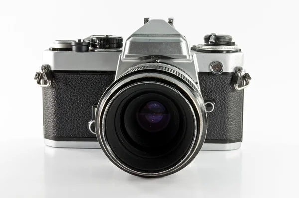 Oude slr camera geïsoleerd op witte achtergrond — Stockfoto