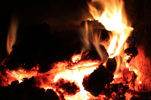 Incendio, combustione di legna e carbone — Foto Stock