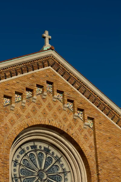 Cross Geplaatst Het Dak Van Kerk Toren — Stockfoto