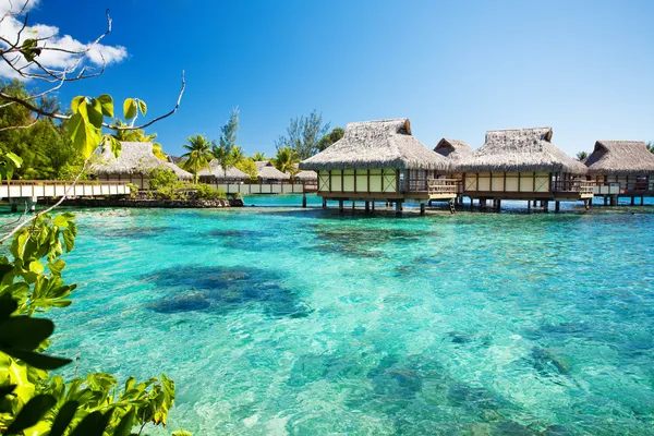Over water bungalows met over geweldige lagune — Stockfoto