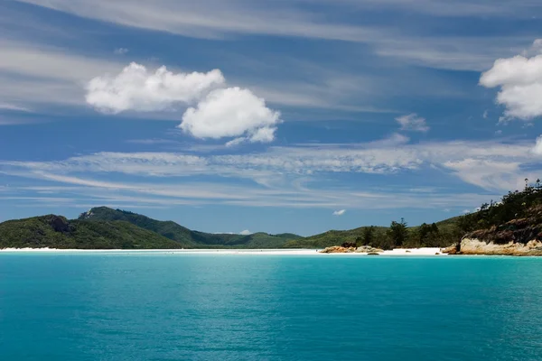 Vacker tropisk ö i fjärran — Stockfoto