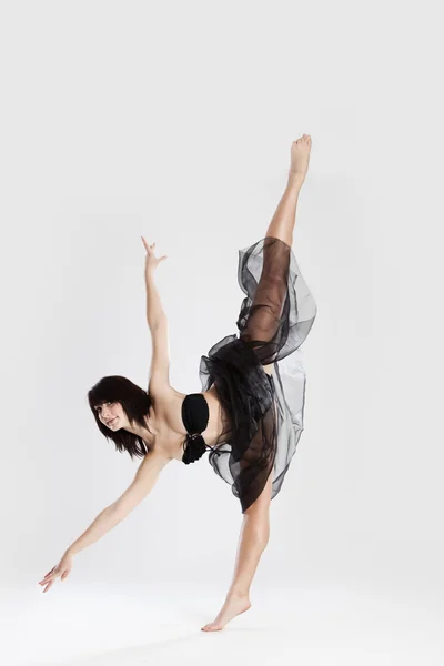Beautiful female ballerina doing split — Stock Photo, Image