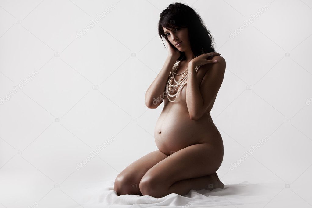 Pregnant girl nude Celebrities Posing