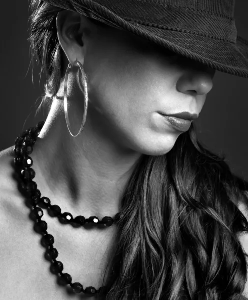 Tajemnica piękna kobieta w kapeluszu — Zdjęcie stockowe