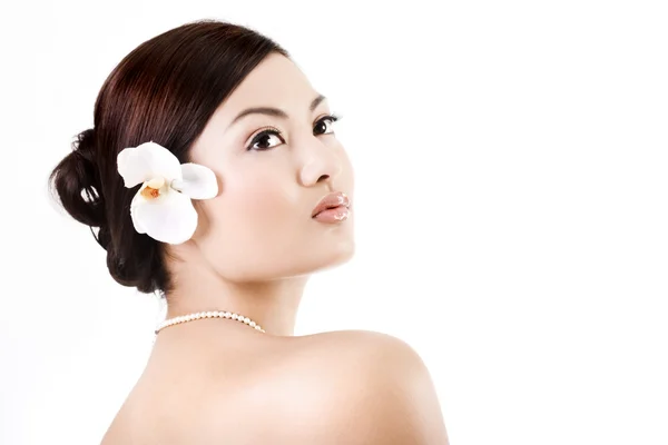 Asyalı Kadın Güzellik Terapisinden Sonra Rahatlatıcı Çekici — Stok fotoğraf