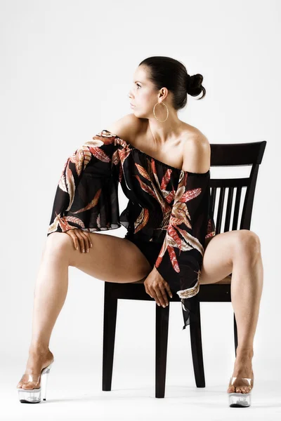 Μοντέλο της σέξι μόδας, με όμορφα πόδια — Φωτογραφία Αρχείου