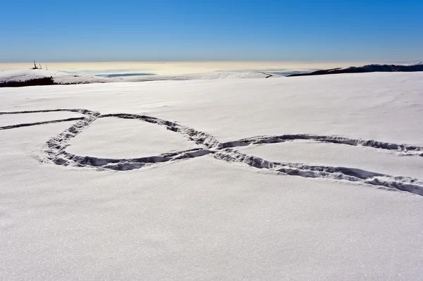 Stock image Footprints in the snow on a mountain ridge