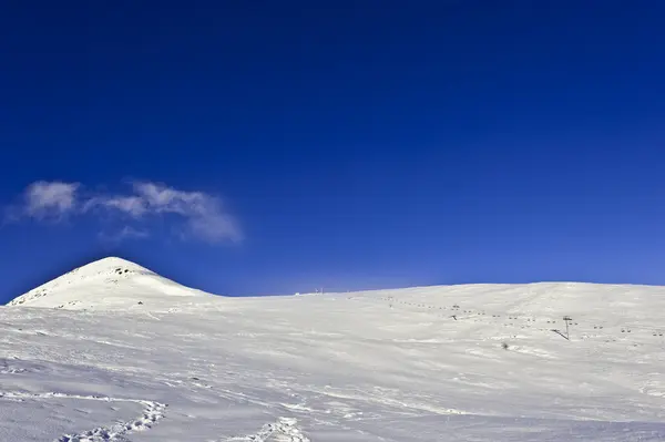 山の上に冬の山の風景 — ストック写真