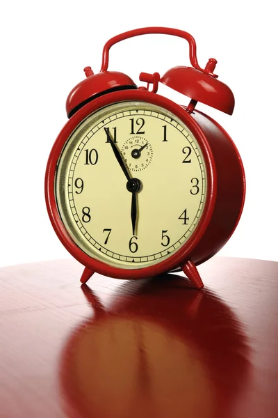 Relógio de alarme vermelho tradicional — Fotografia de Stock