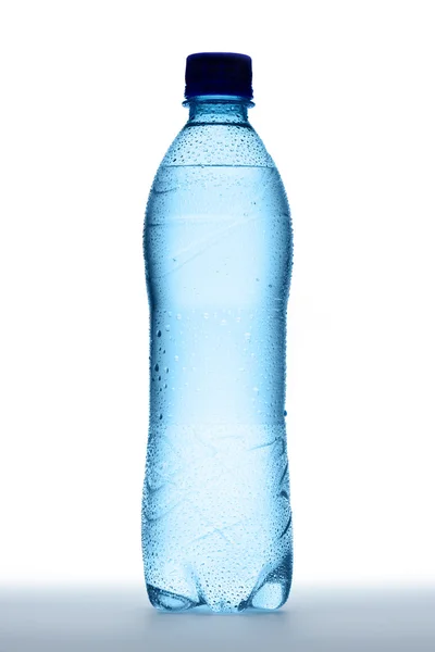 Flaska Vatten Vit Bakgrund — Stockfoto