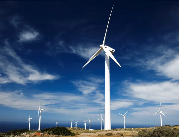 Turbinas eólicas geradoras de eletricidade — Fotografia de Stock