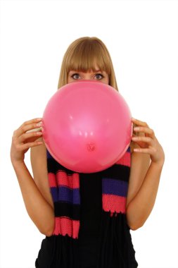 Balon üzerinde beyaz izole tutan kız