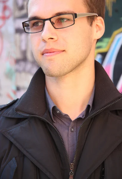 Gözlüklü genç adam portret Stok Fotoğraf