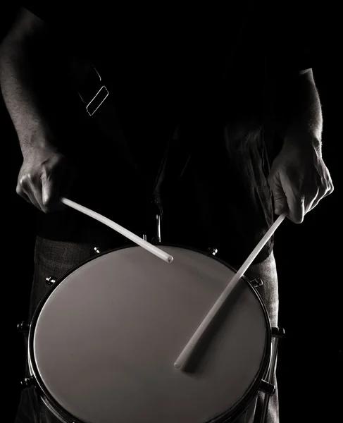 Playing repinique (rep; repique; two-headed Brazilian drum); toned monochro — Stock Photo, Image
