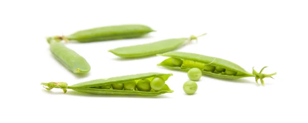 Φρέσκα πράσινα peapods σε λευκή επιφάνεια? απομονωθεί — Φωτογραφία Αρχείου