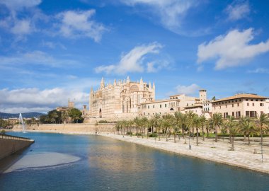 Palma de Mallorca; view over water feature towards the cathedral La Seu clipart