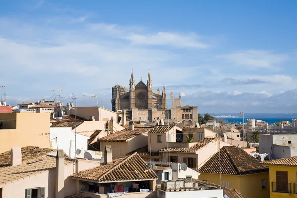 Palma de Maiorca; vista sobre os telhados da cidade velha wal — Fotografia de Stock