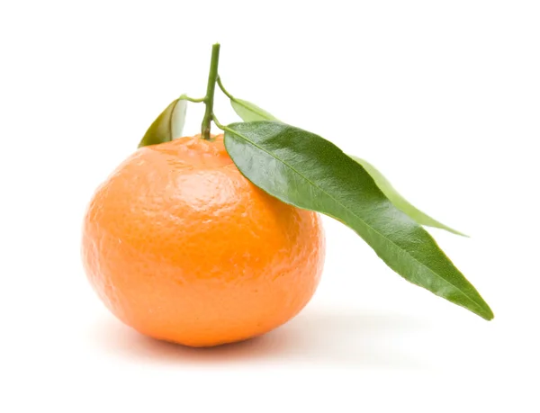 Clementinen Mit Blättern Isoliert Auf Weißem Hintergrund — Stockfoto