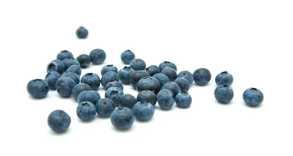 Färska blåbär isolerade på vit bakgrund — Stockfoto