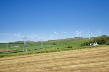 Rüzgar jeneratörleri ile İskoç kırsal