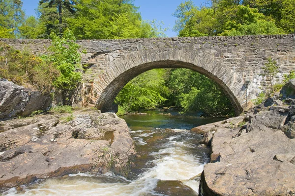 Ponte Arco Pedra Velha Sobre Corredeiras Killin Escócia — Fotografia de Stock