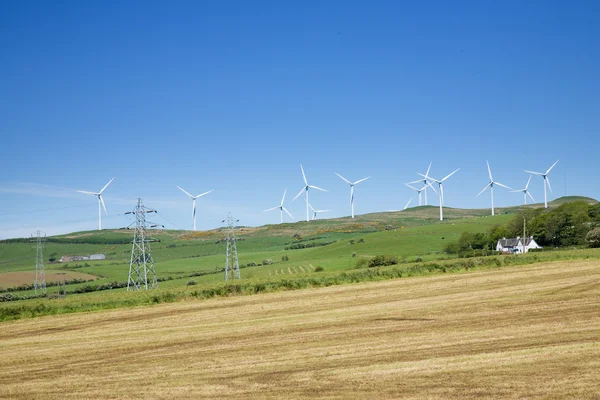 Campagne écossaise avec éoliennes — Photo
