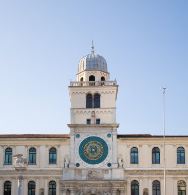 Padua yılında astronomik saat; türünün en erken; Terazi işareti mi