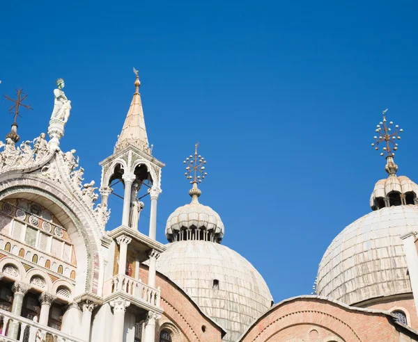 Roof details, Venice, San Marco Square, Basilica di San Marco a — Stock Photo, Image
