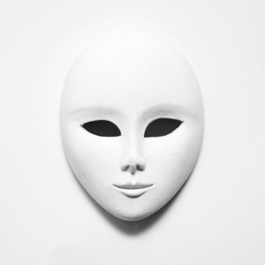 Beyaz kağıt üzerine beyaz maske; kare biçimi