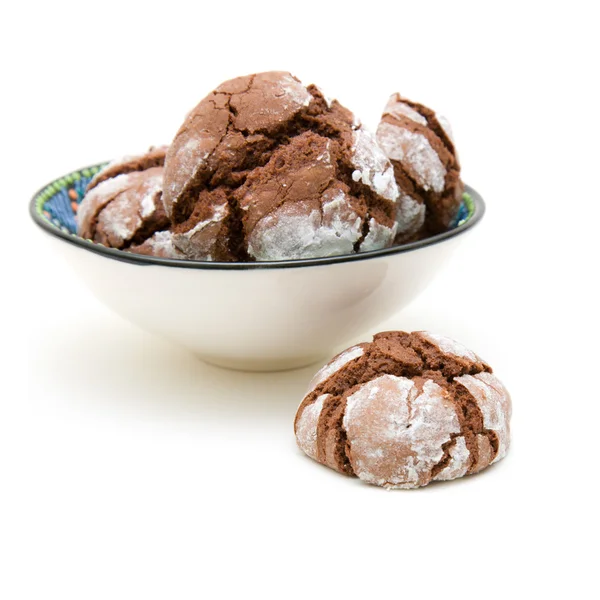 Biscoitos de chocolate caseiros em uma tigela pequena — Fotografia de Stock