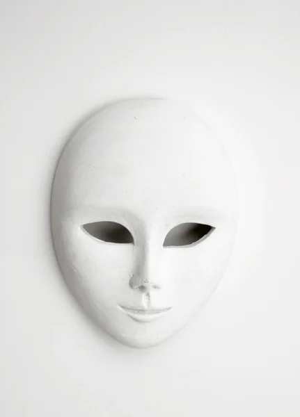 Maschera bianca su carta bianca; formato quadrato — Foto Stock