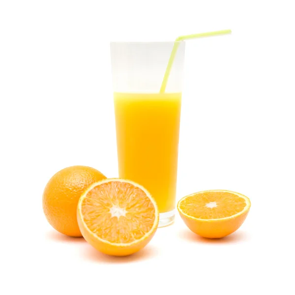 Whole orange, ornage cut in half and a glass of orange juice wi — Stock Photo, Image