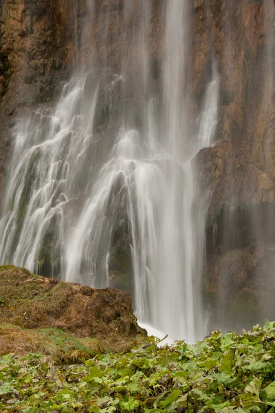 Wasserfall dicht — Stockfoto