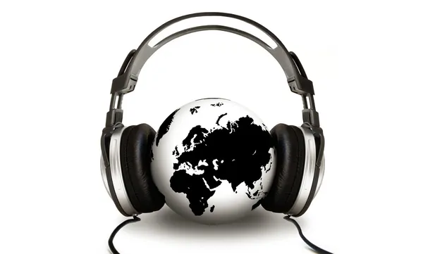 Słuchanie muzyki świata — Zdjęcie stockowe