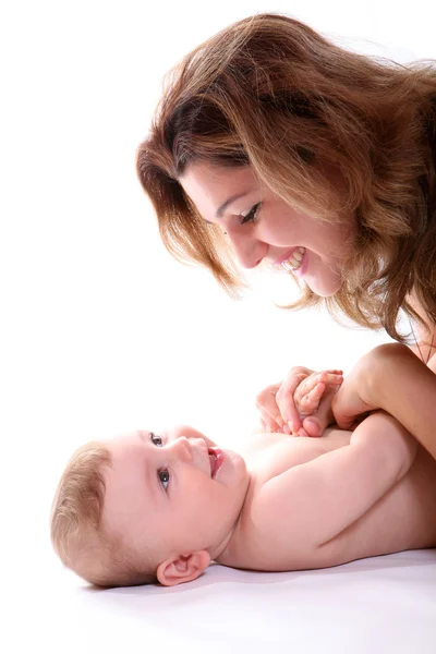 Glad ung mamma med baby — Stockfoto