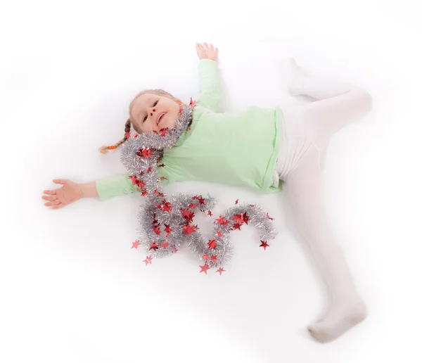 Niedliches kleines Mädchen auf dem Boden — Stockfoto