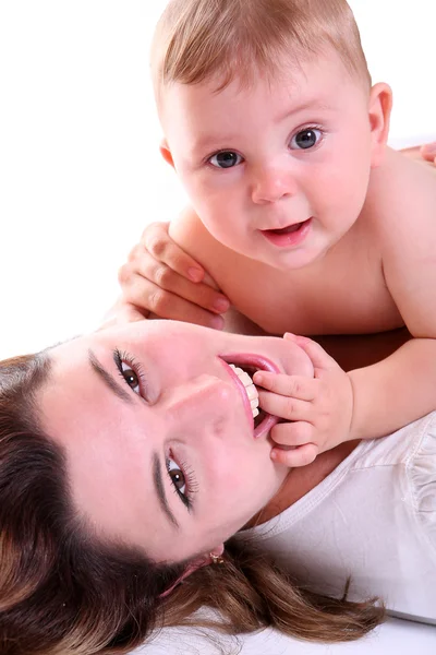 Retrato de mãe e bebê felizes — Fotografia de Stock