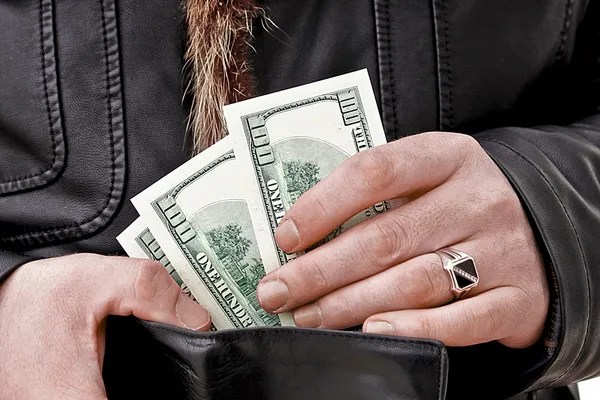 Американские Доллары Руках Кошельках — стоковое фото