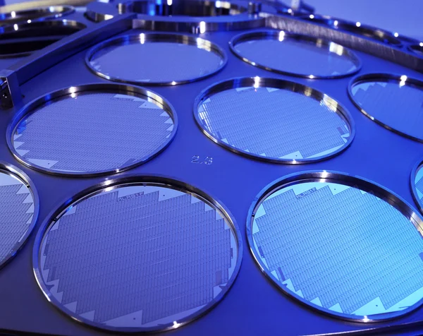 Si wafers during production process — Stock Photo, Image
