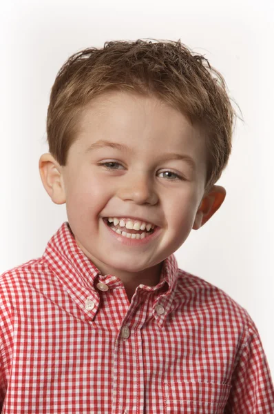 Молодий хлопчик посміхається — стокове фото