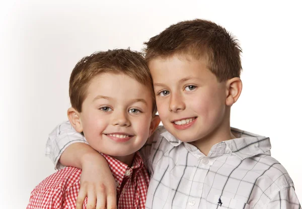 Två pojkar leende — Stockfoto